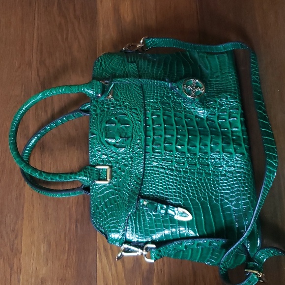 Stauer Handbags - 🐊 STAUER CROC EMBOSSED PURSE